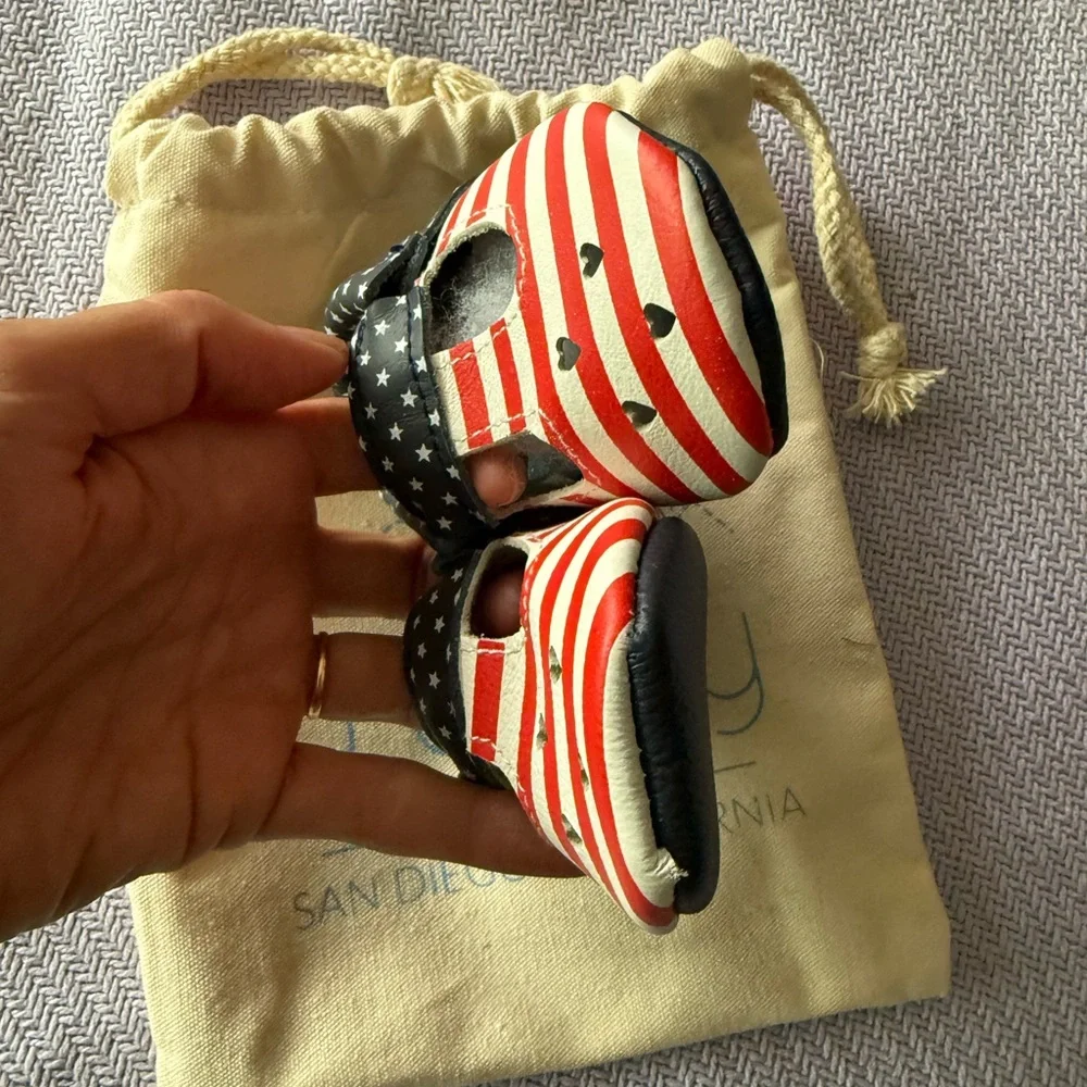 Limited Edition American Flag USA Bird Rock Baby NEW size 4 leather moccasins